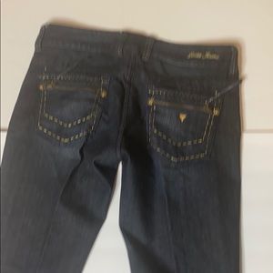 𝐆𝐮𝐞𝐬𝐬 𝐉𝐞𝐚𝐧𝐬